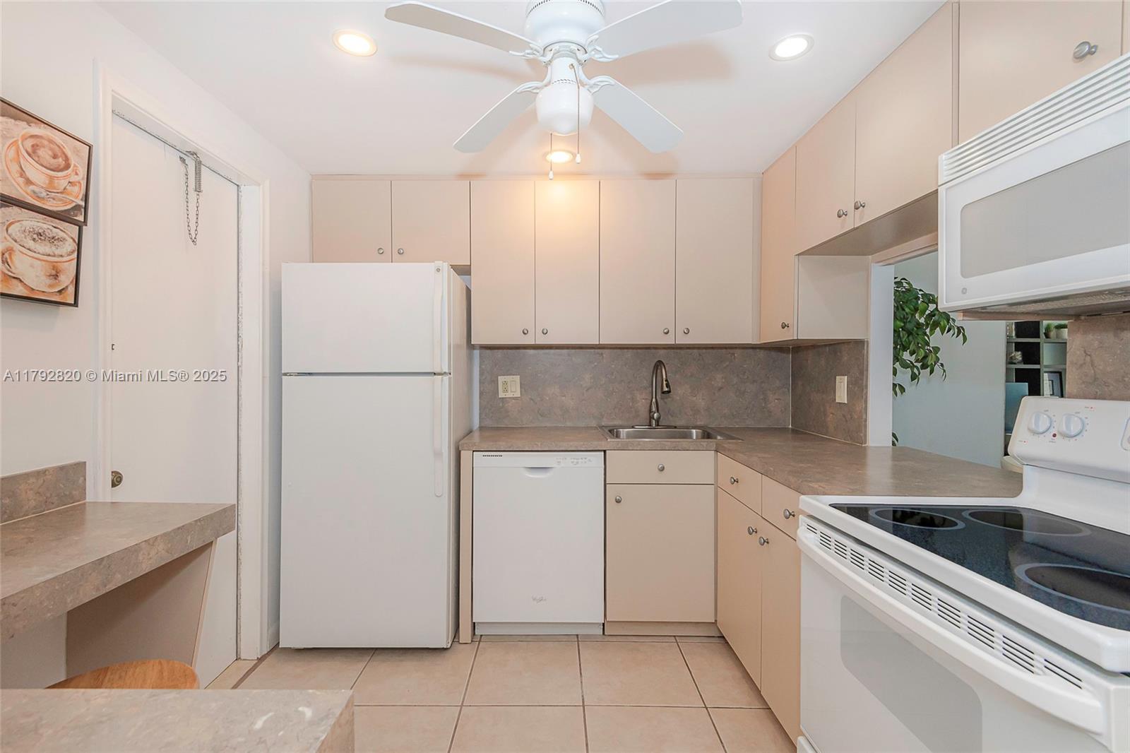 IMPERIAL TOWERS CONDO - Residential