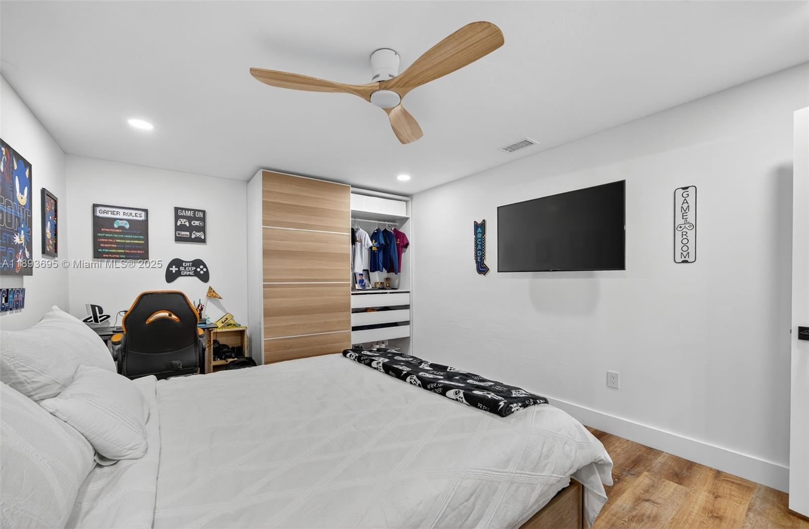 MEADOW WOOD MANOR SEC 9 - Residential Lease