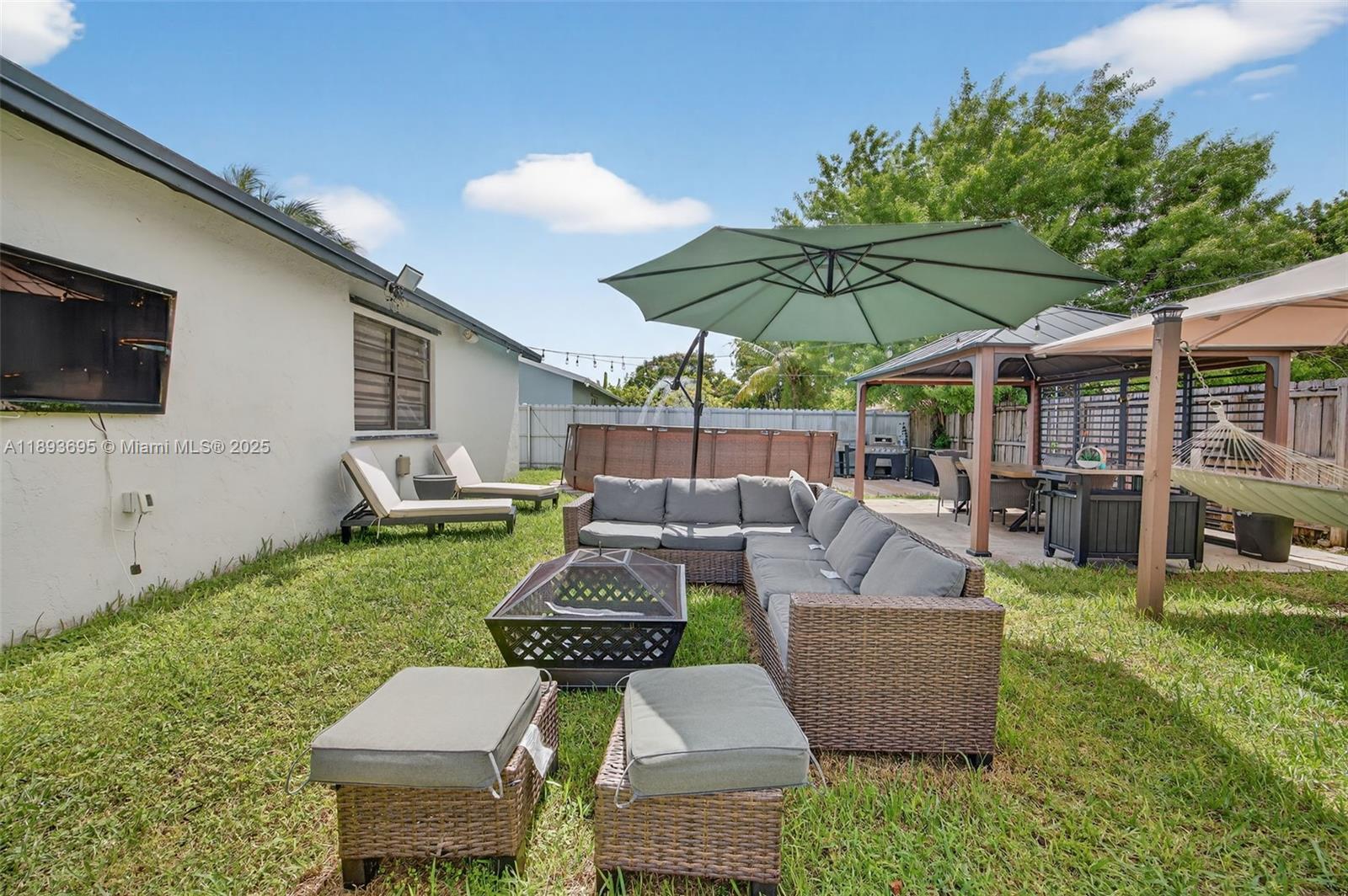 MEADOW WOOD MANOR SEC 9 - Residential Lease