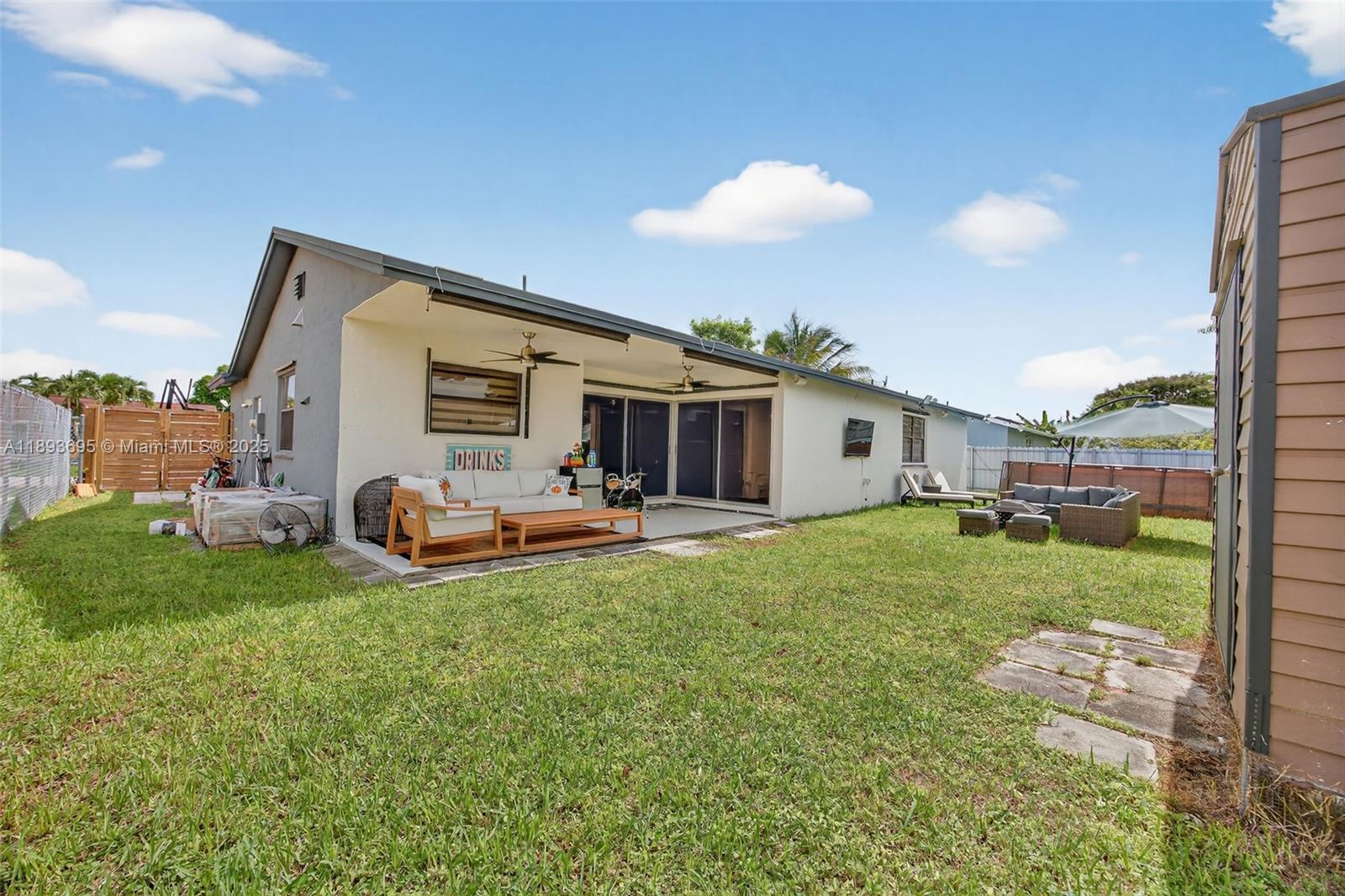 MEADOW WOOD MANOR SEC 9 - Residential Lease