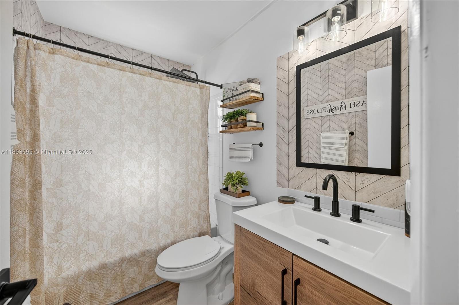 MEADOW WOOD MANOR SEC 9 - Residential Lease