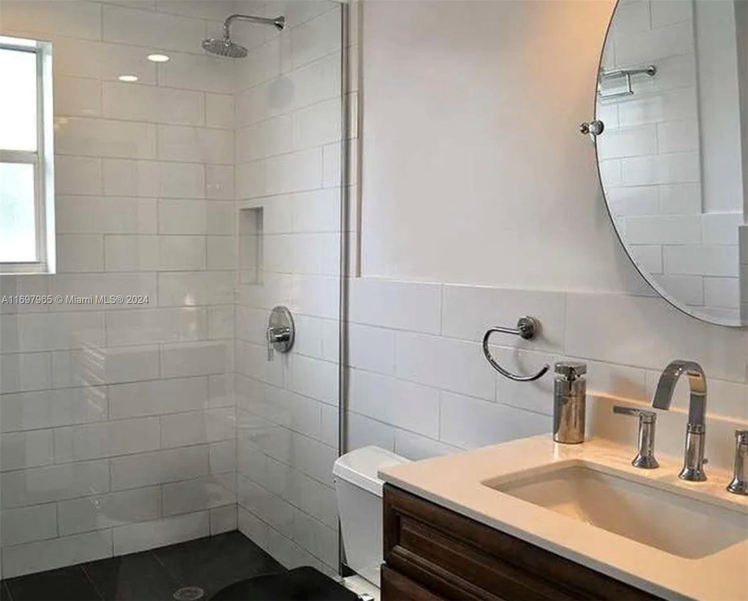 HOLLYWOOD LAKES SECTION - Residential