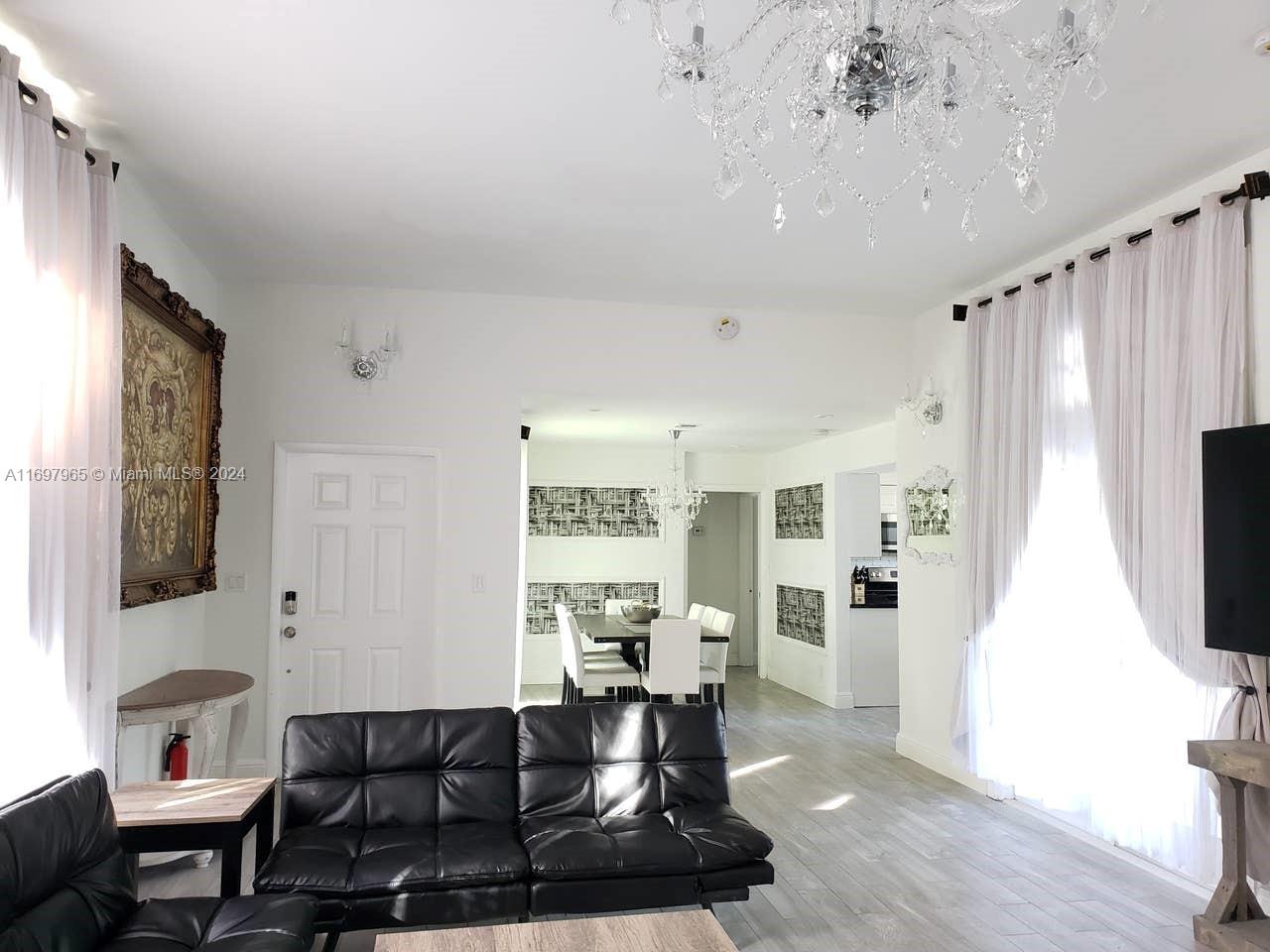 HOLLYWOOD LAKES SECTION - Residential