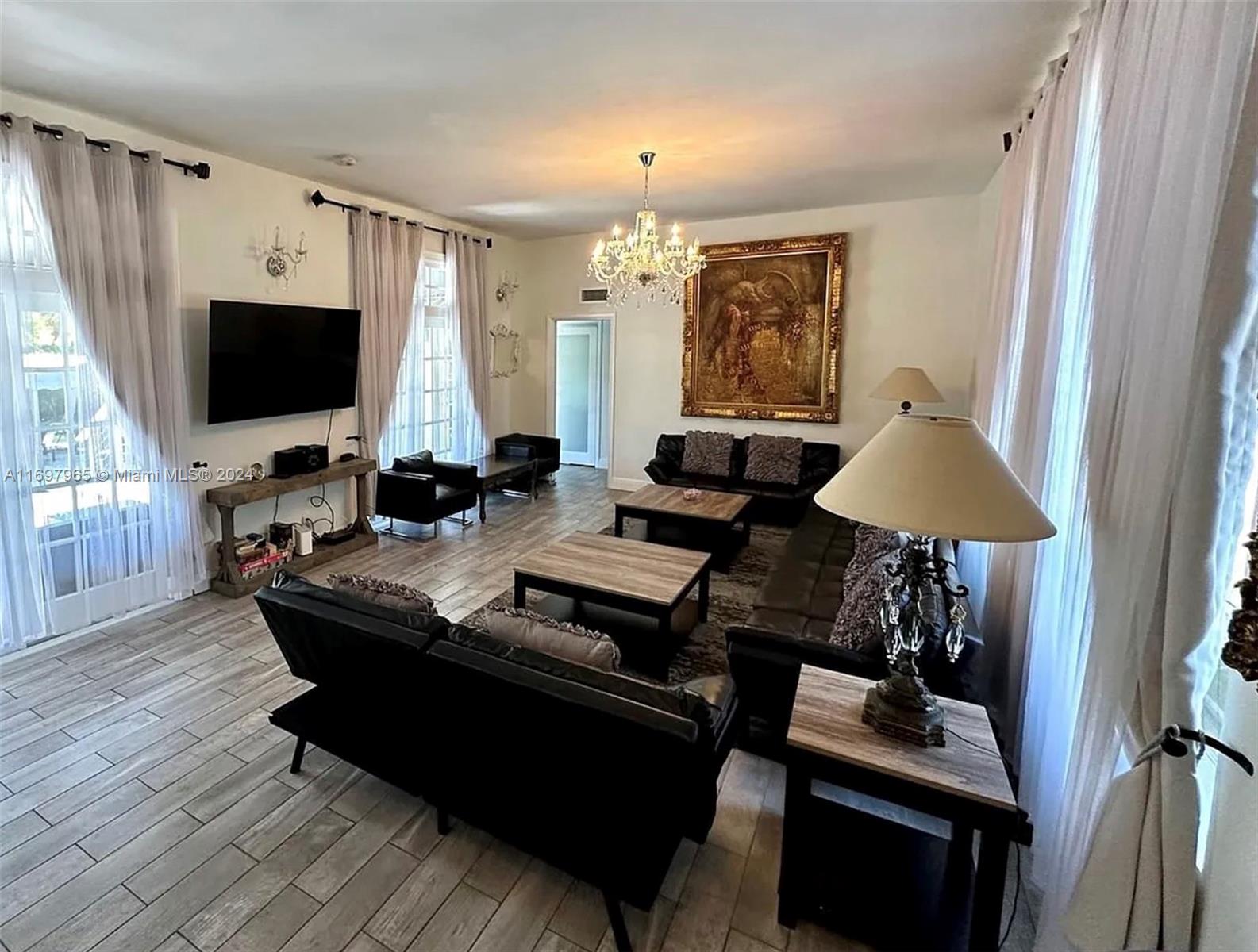 HOLLYWOOD LAKES SECTION - Residential