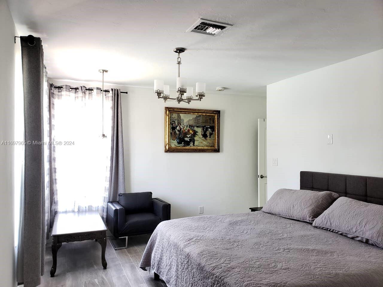 HOLLYWOOD LAKES SECTION - Residential