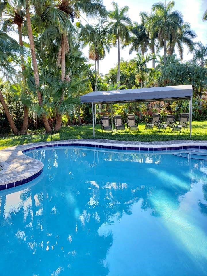 HOLLYWOOD LAKES SECTION - Residential