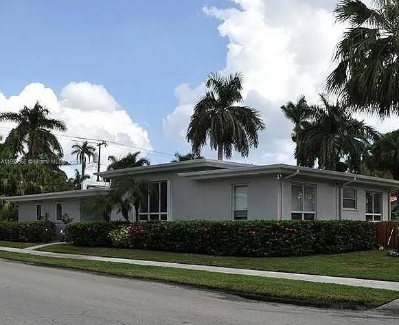 HOLLYWOOD LAKES SECTION - Residential