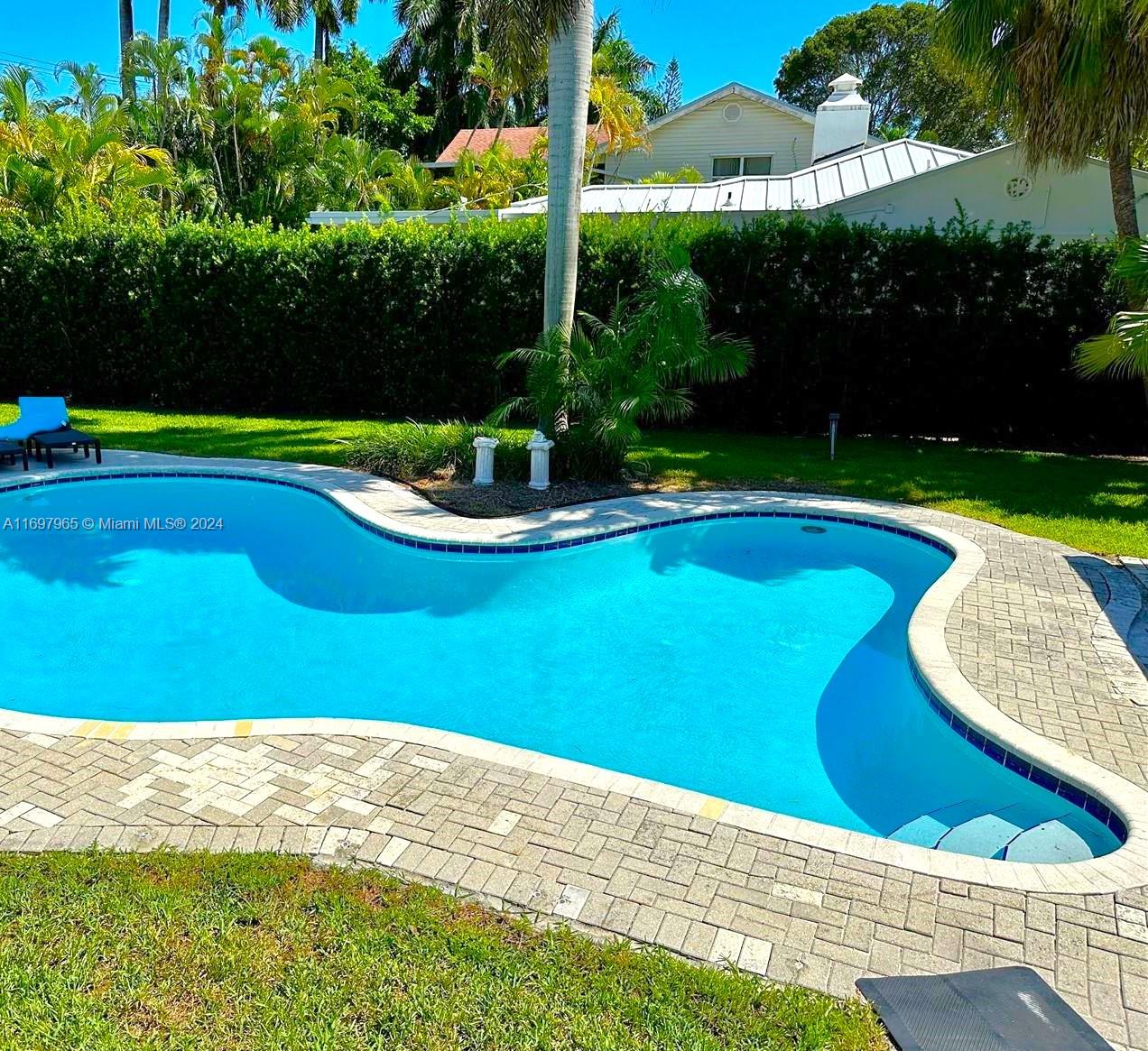 HOLLYWOOD LAKES SECTION - Residential