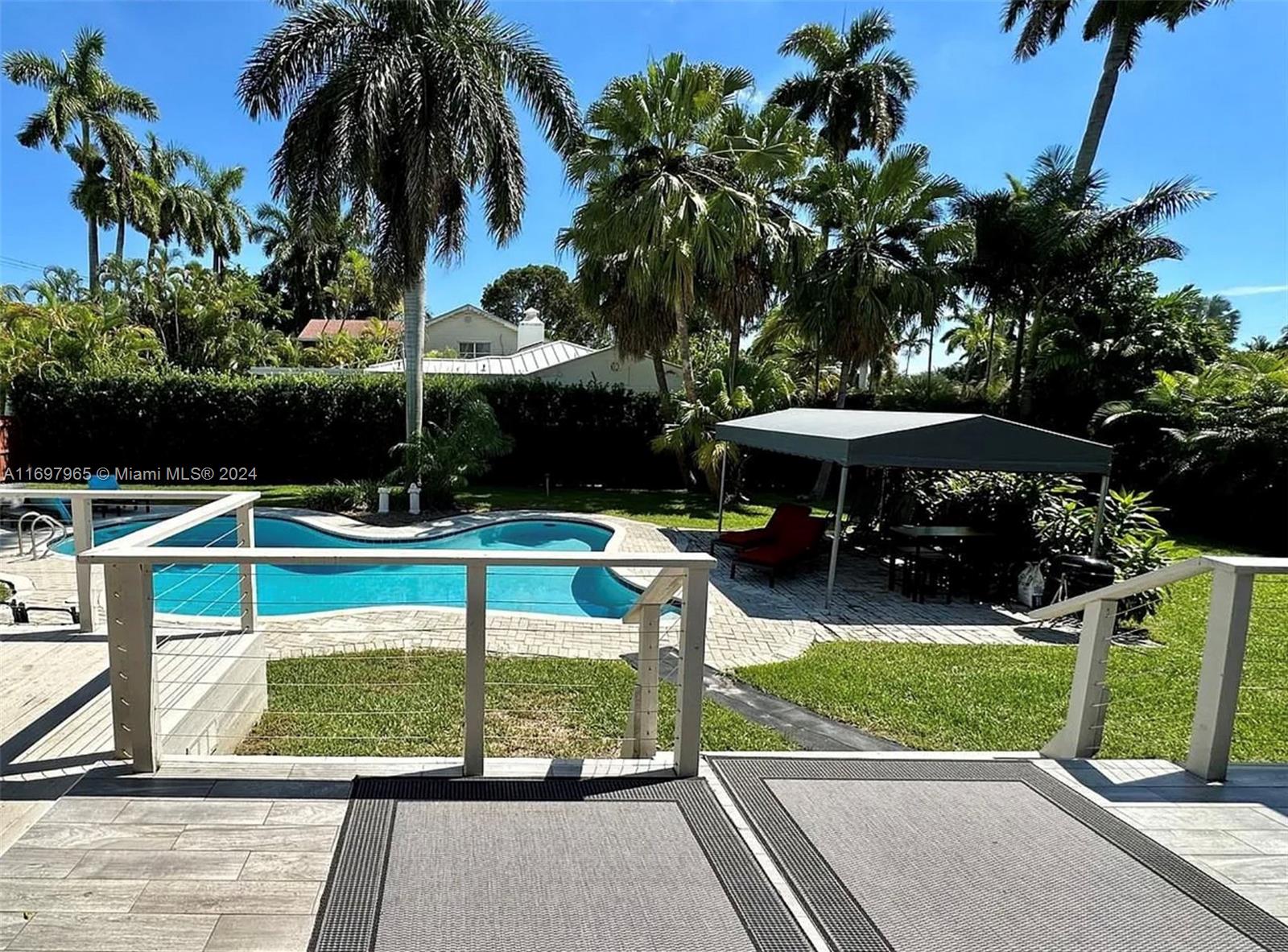 HOLLYWOOD LAKES SECTION - Residential