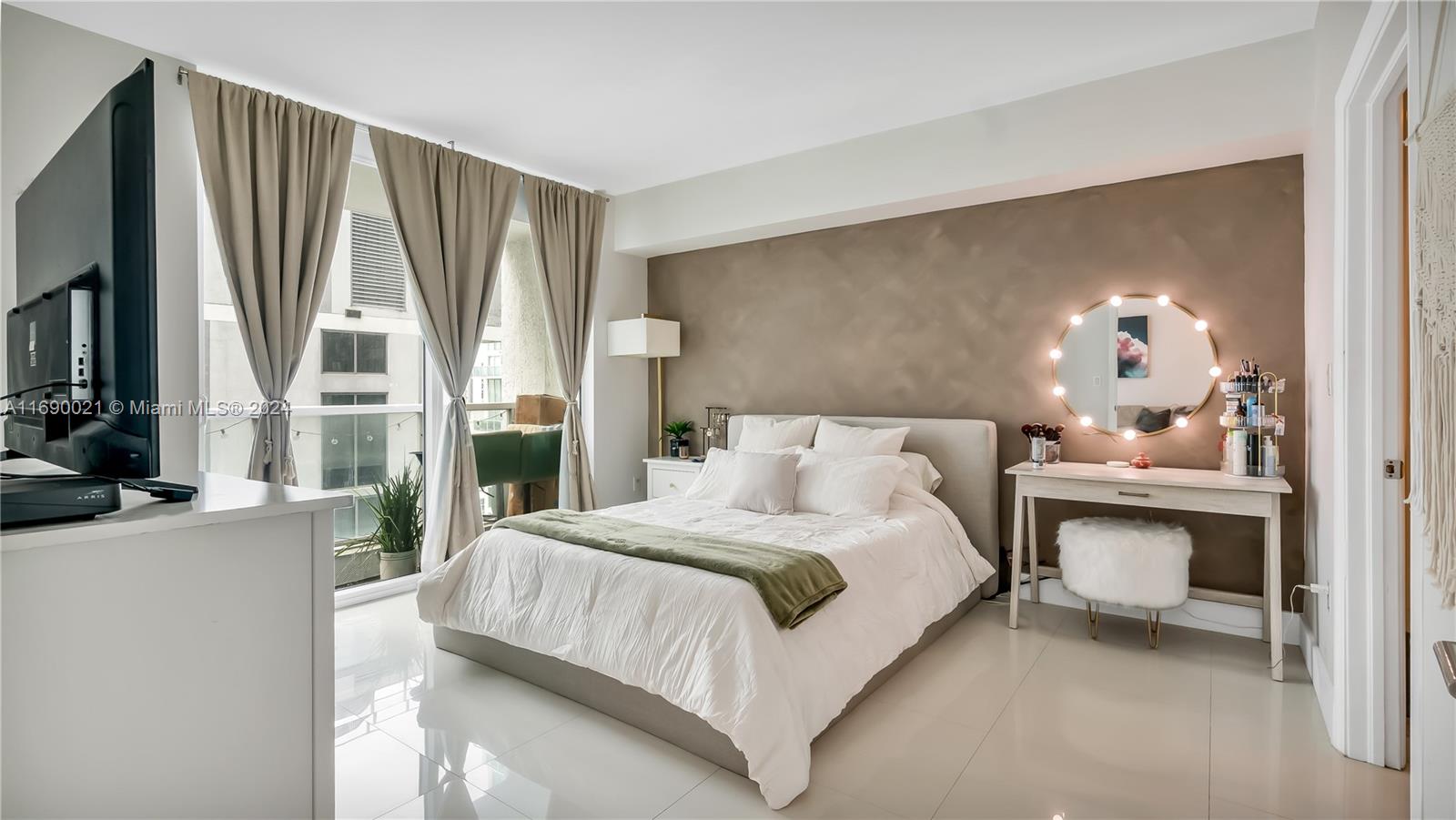 500 BRICKELL WEST CONDO - Residential