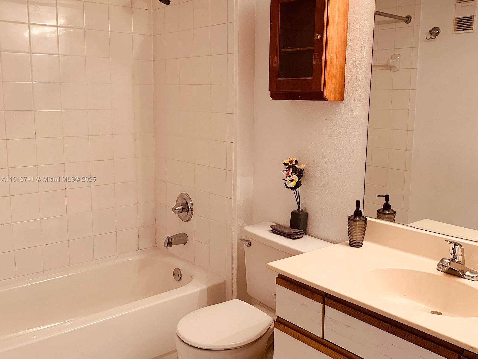 WINDWARD LAKES CONDO - Residential Lease