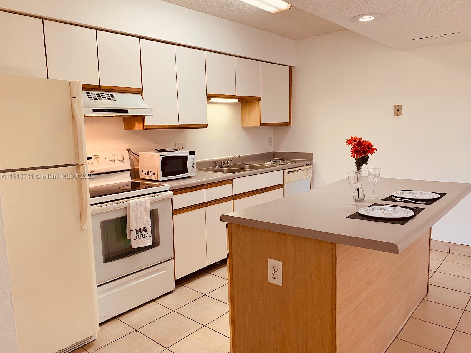 WINDWARD LAKES CONDO - Residential Lease