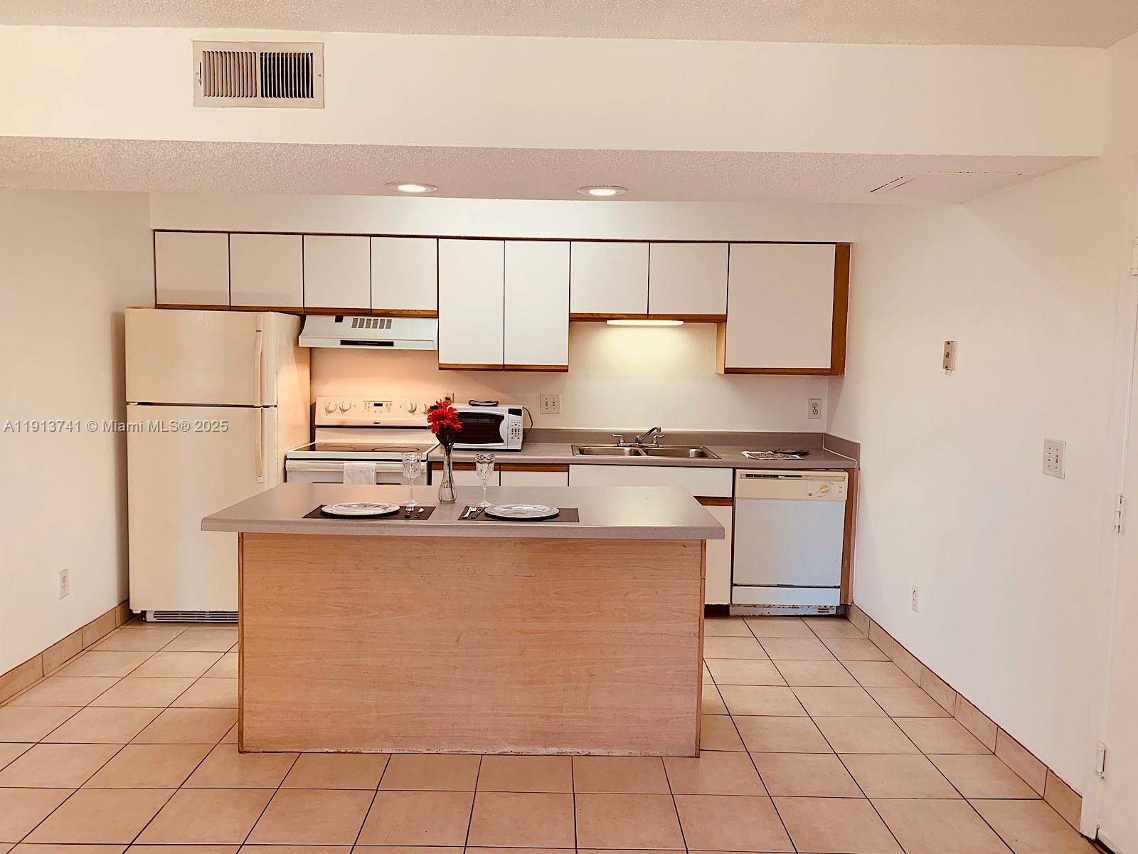 WINDWARD LAKES CONDO - Residential Lease