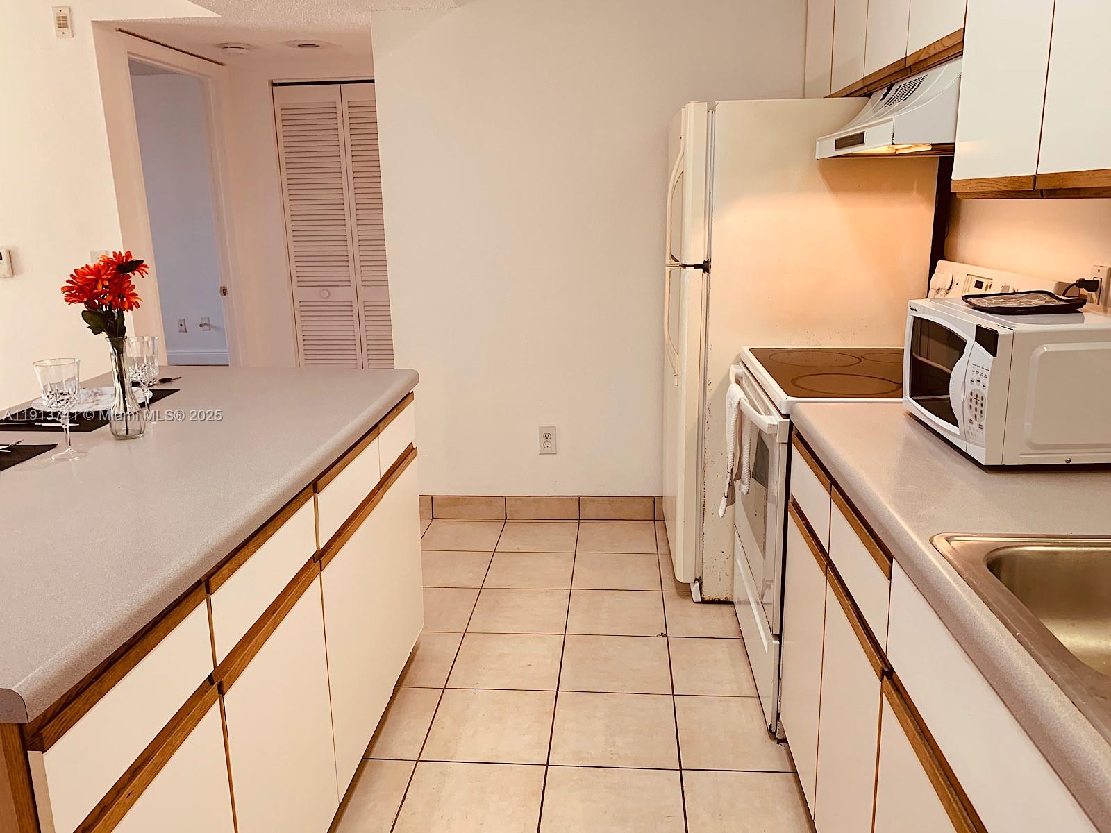 WINDWARD LAKES CONDO - Residential Lease