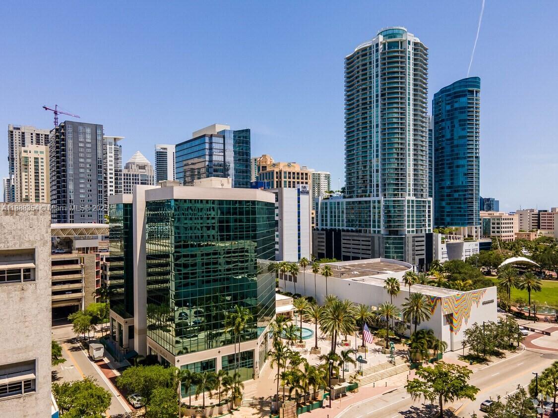 200 S Andrews Ave 602