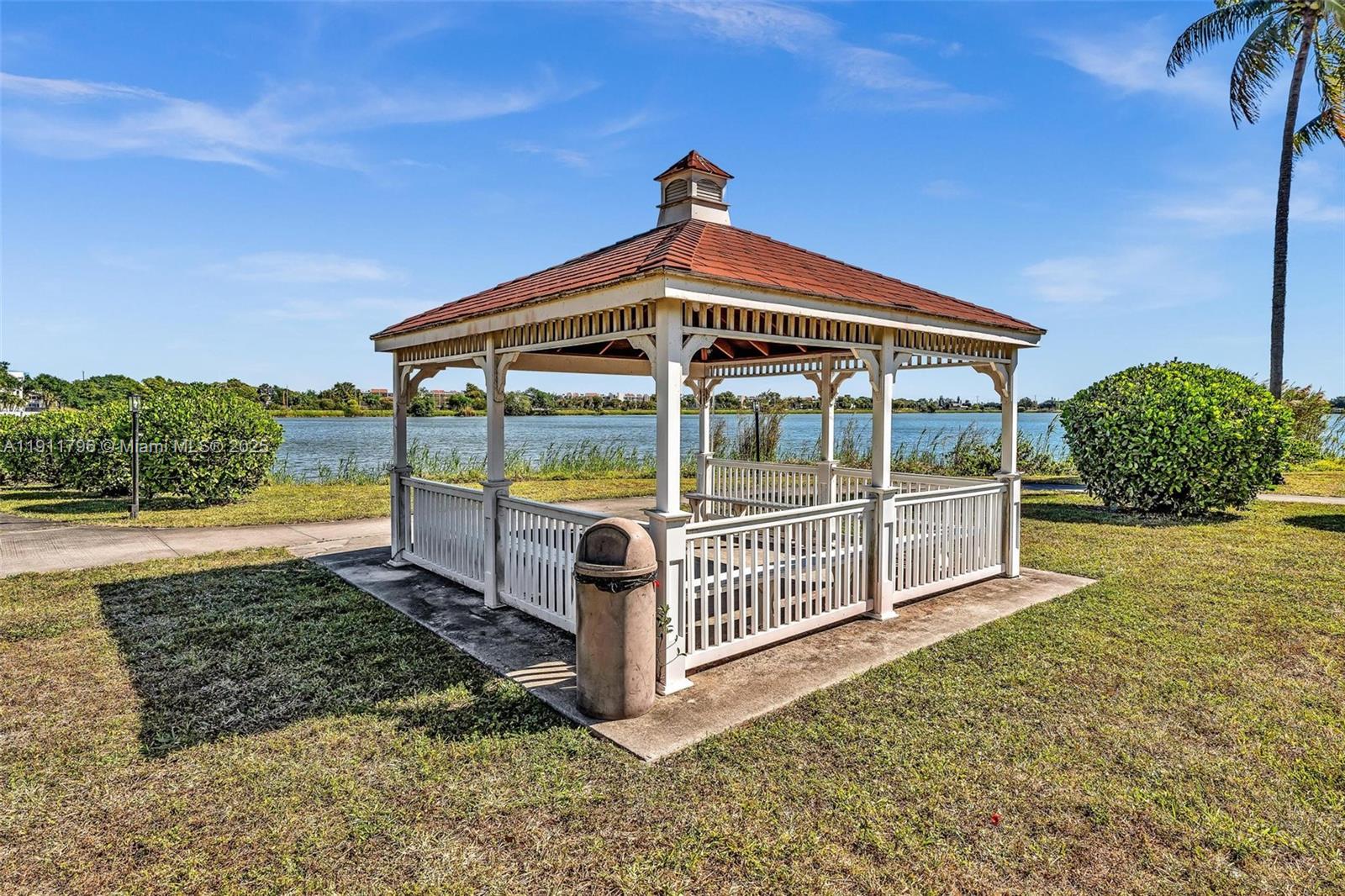 LAKEVIEW CLUB CONDO - Residential Lease