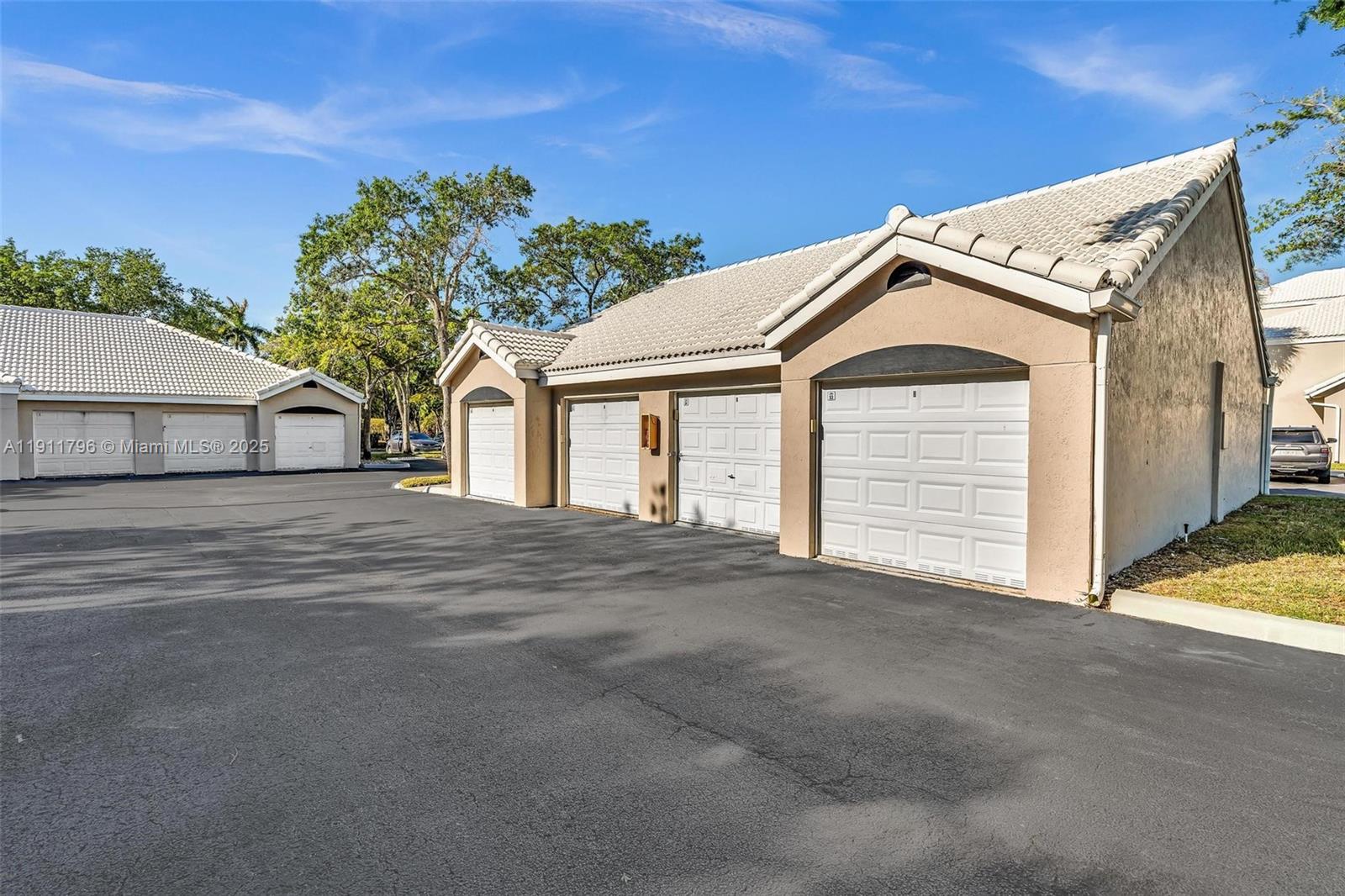 LAKEVIEW CLUB CONDO - Residential Lease