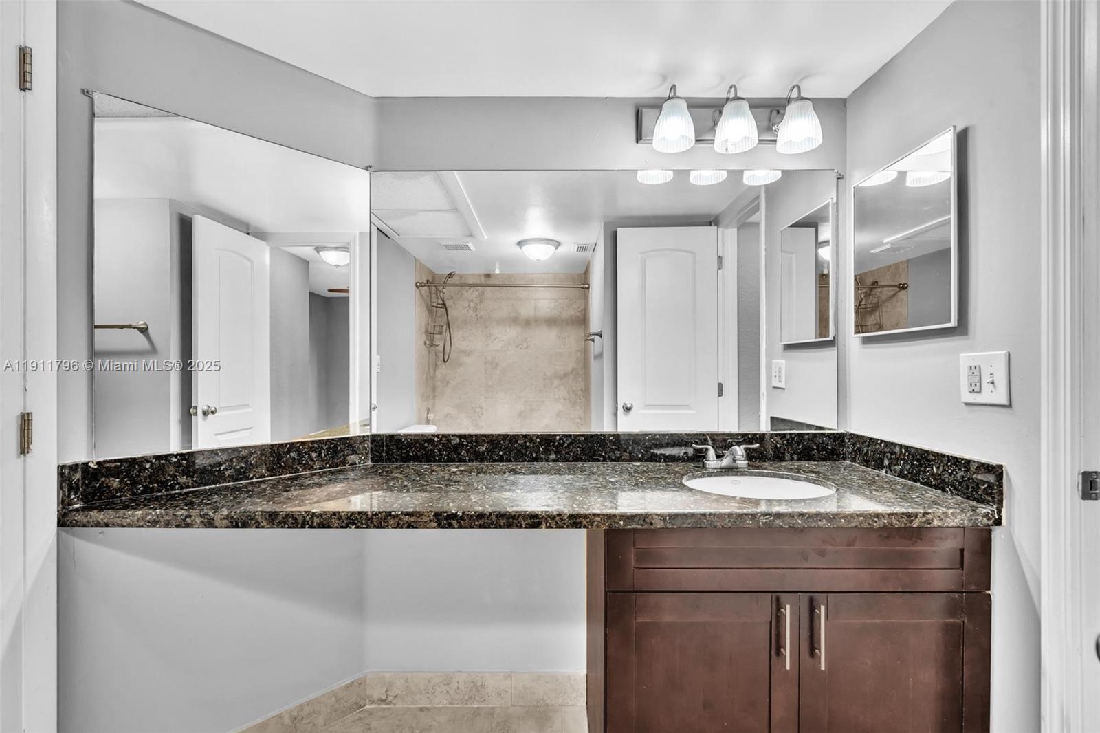 LAKEVIEW CLUB CONDO - Residential Lease