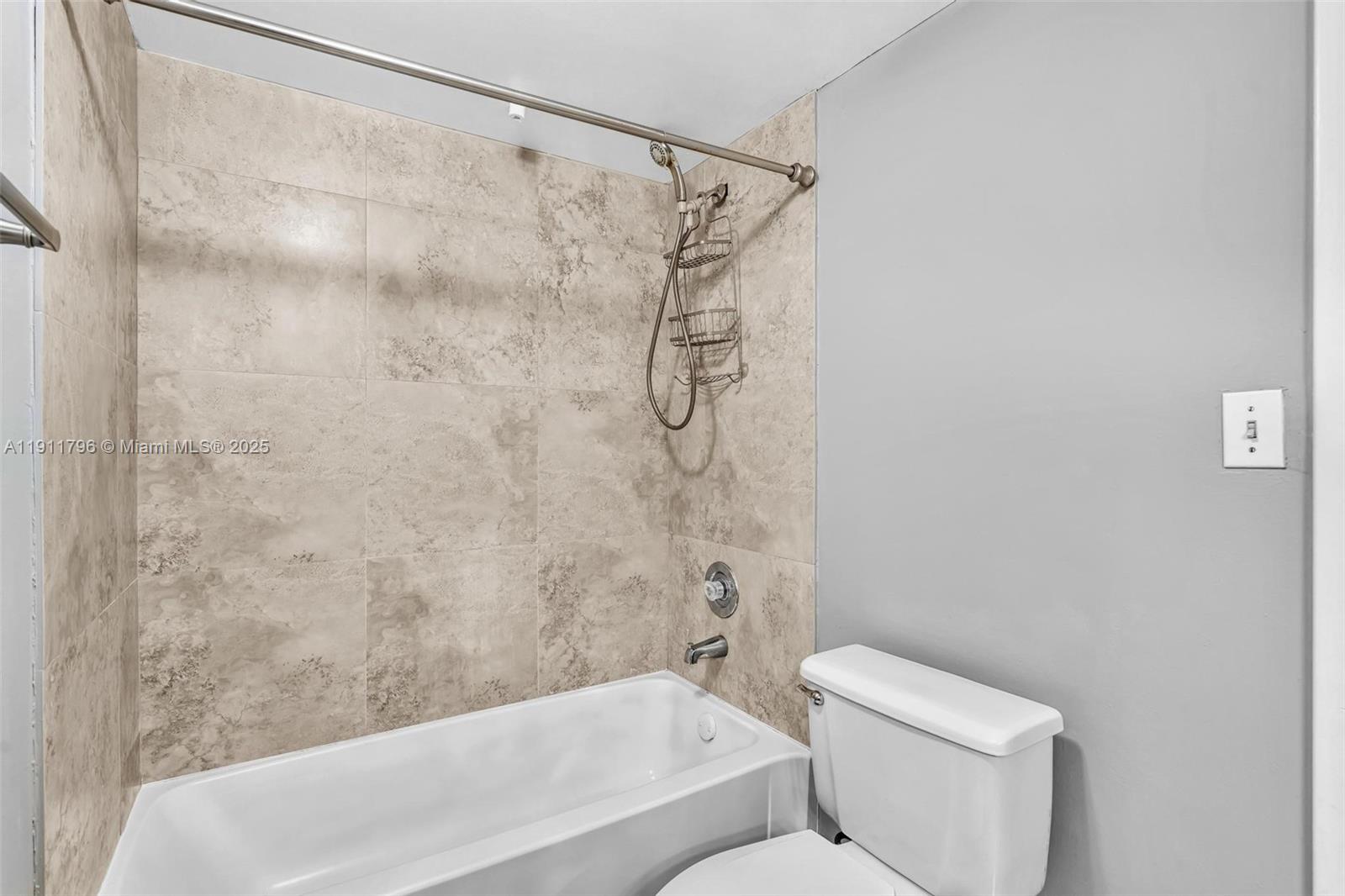 LAKEVIEW CLUB CONDO - Residential Lease