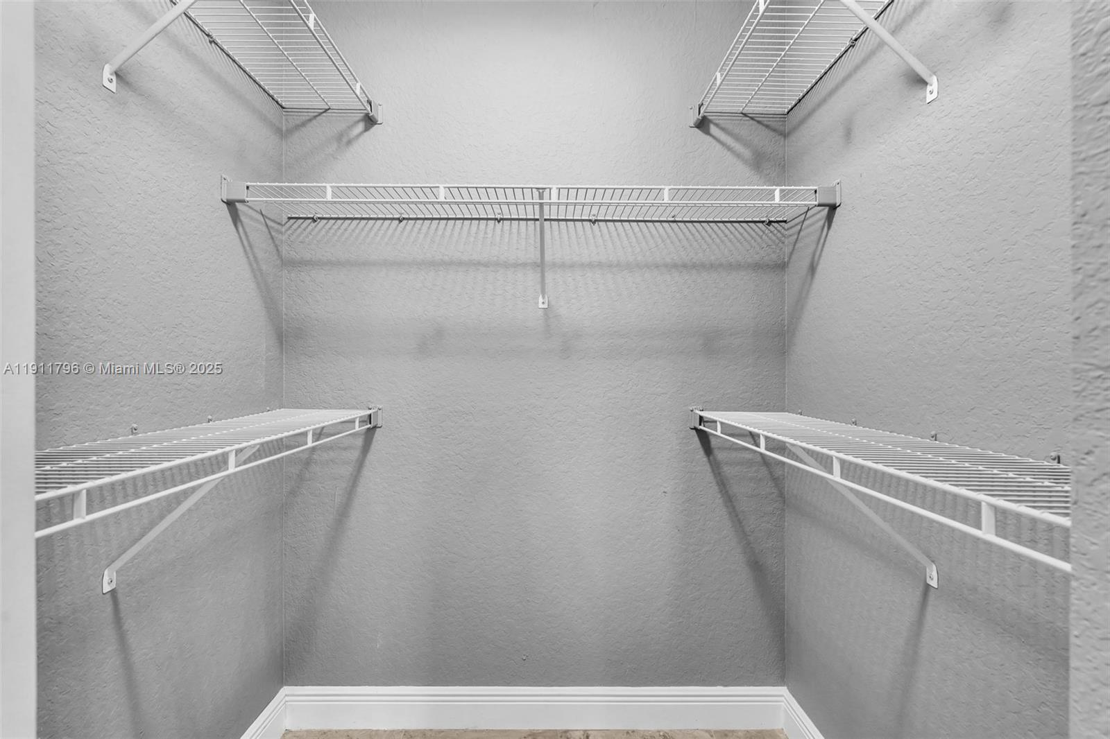 LAKEVIEW CLUB CONDO - Residential Lease