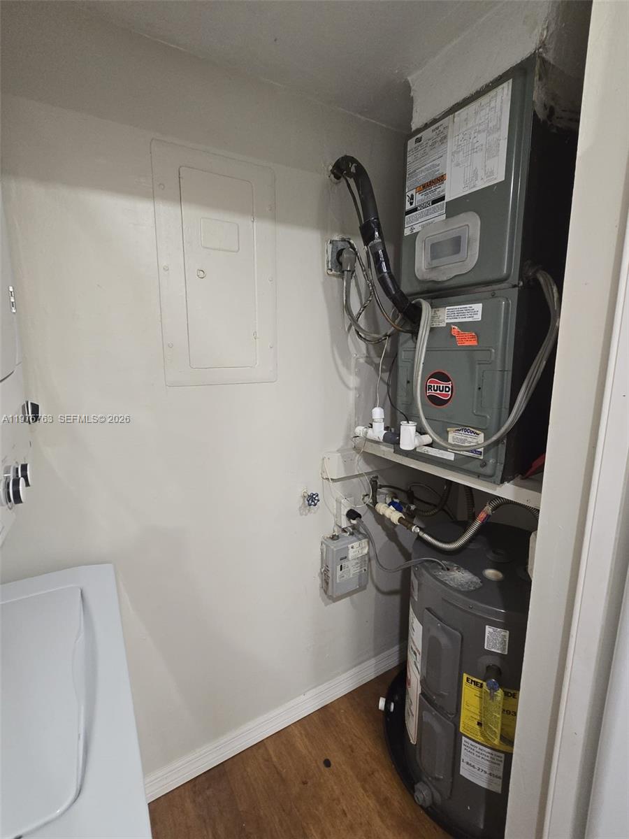 BUILDING ONE OF RACQUET C - Residential