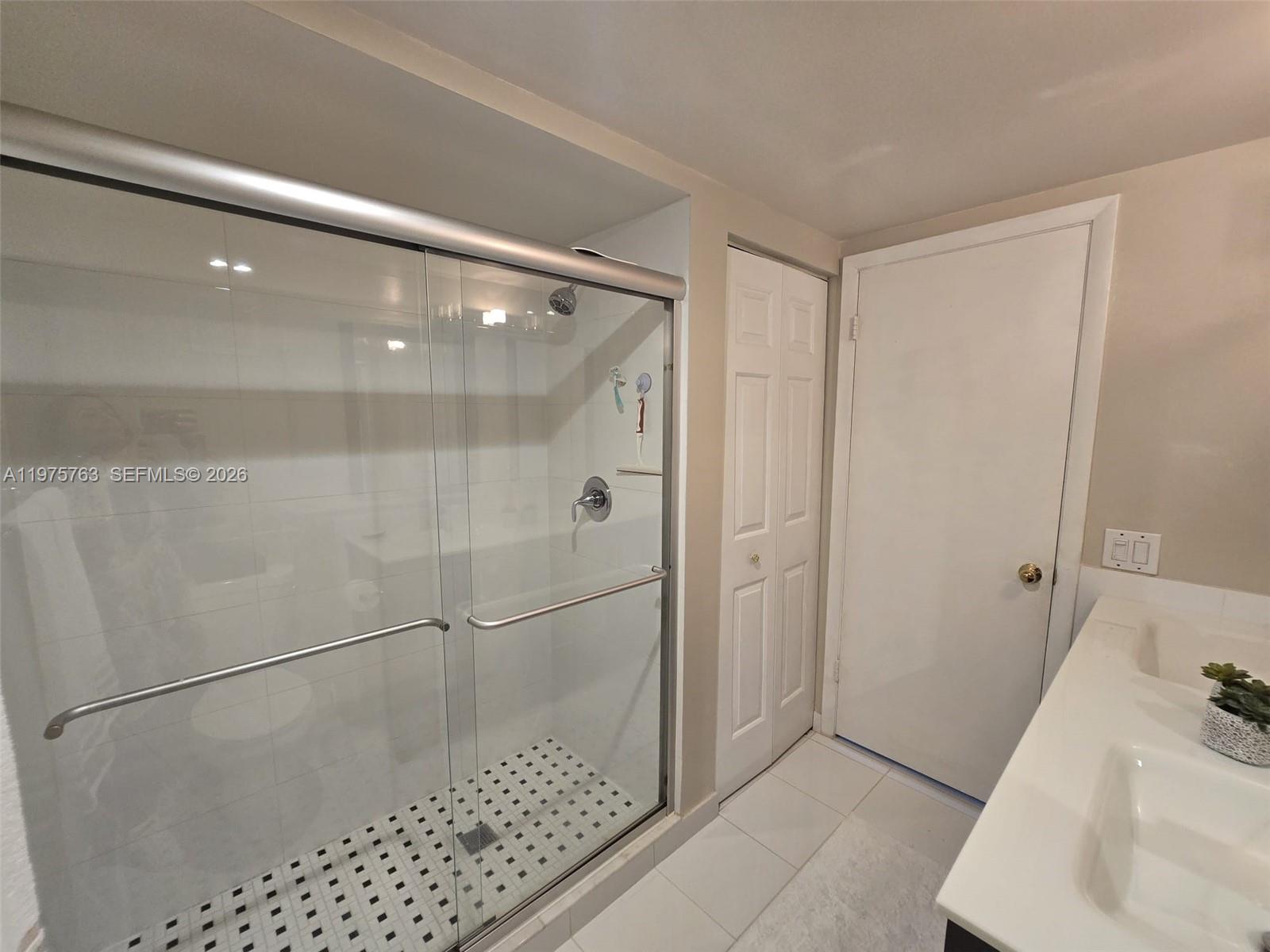 BUILDING ONE OF RACQUET C - Residential