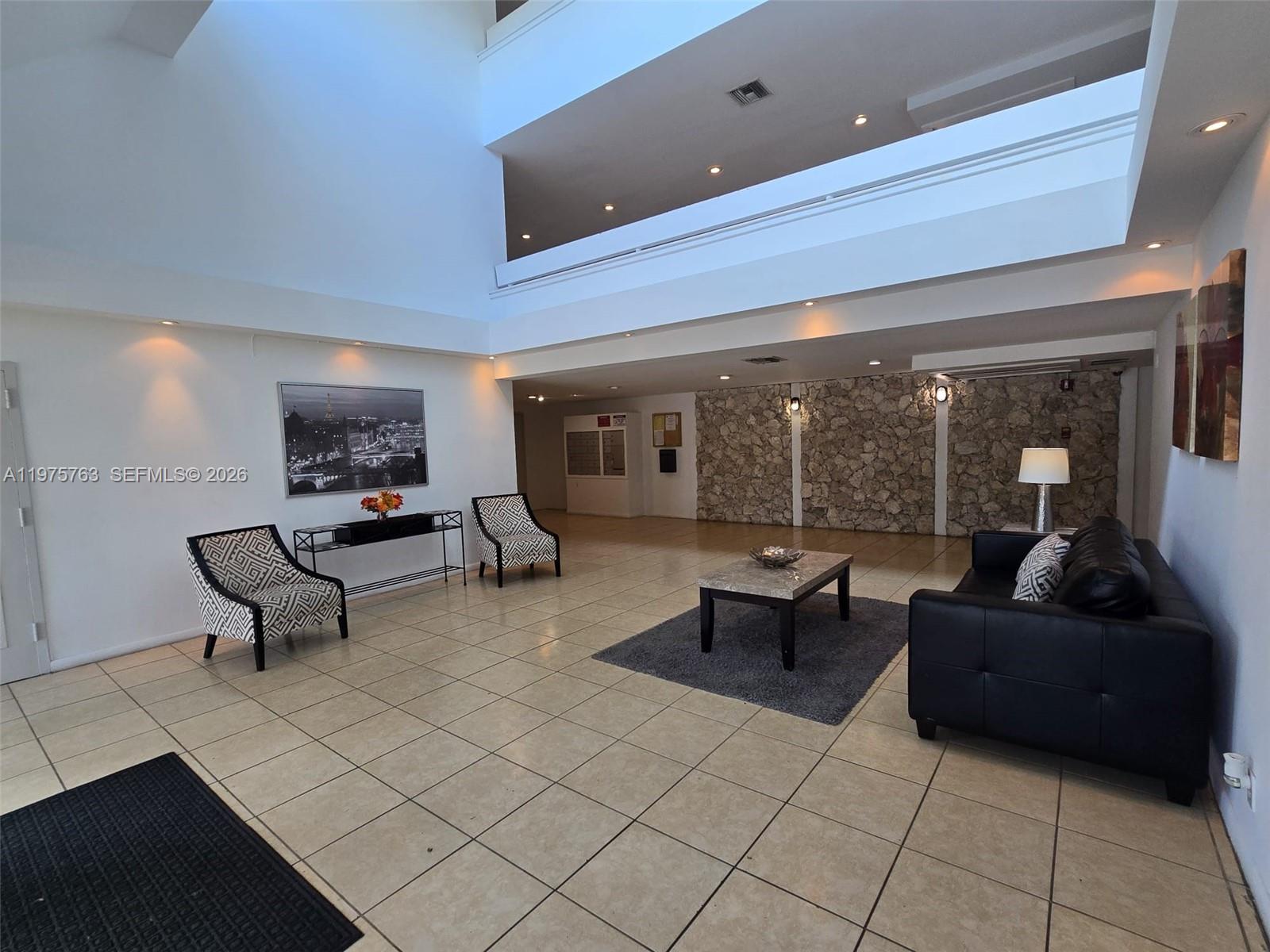 BUILDING ONE OF RACQUET C - Residential