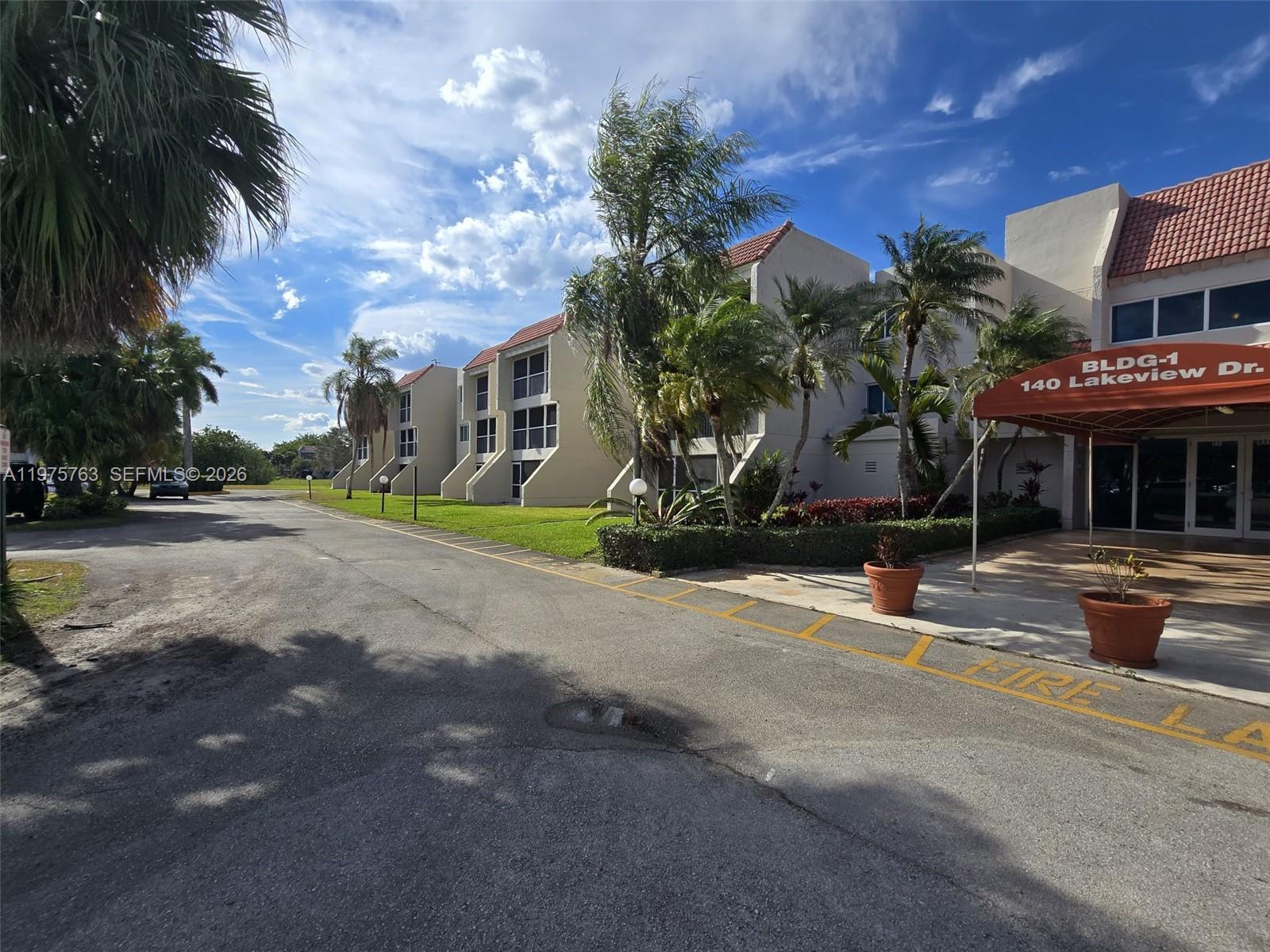 BUILDING ONE OF RACQUET C - Residential