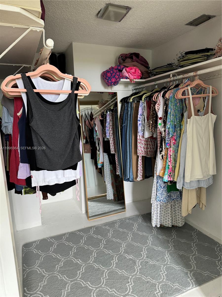 EASTERN SHORES WHITE HOUS - Residential Lease