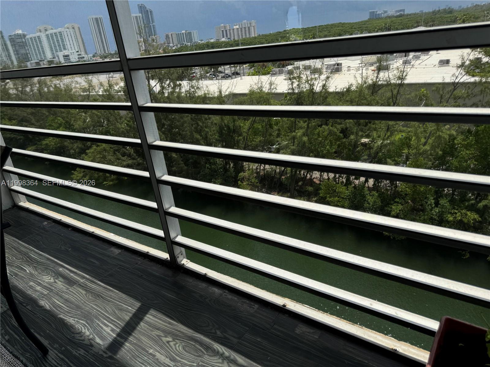 EASTERN SHORES WHITE HOUS - Residential Lease