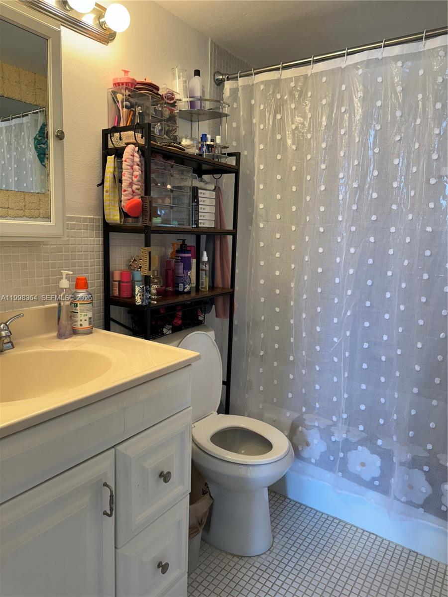EASTERN SHORES WHITE HOUS - Residential Lease