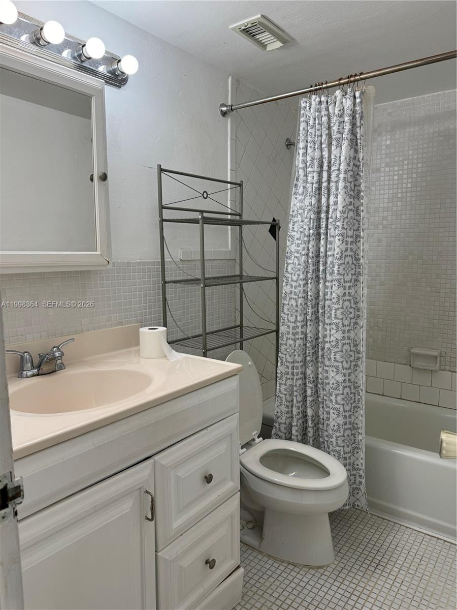 EASTERN SHORES WHITE HOUS - Residential Lease