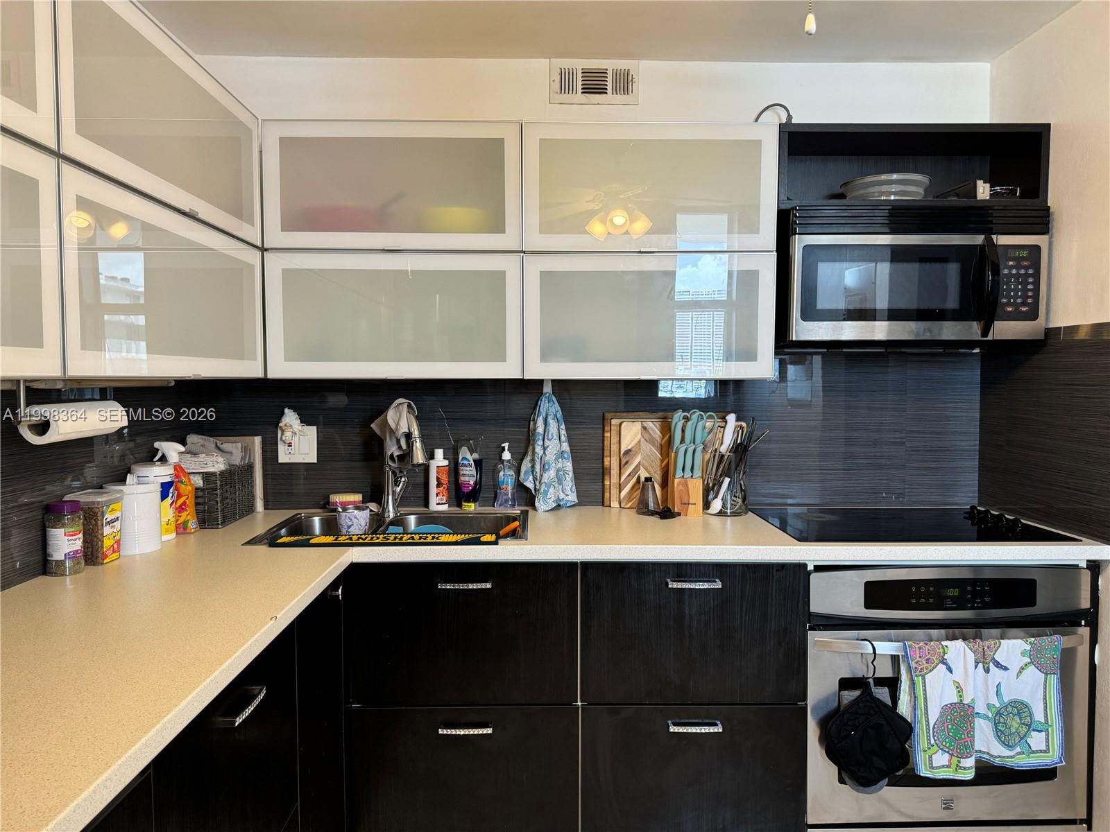 EASTERN SHORES WHITE HOUS - Residential Lease
