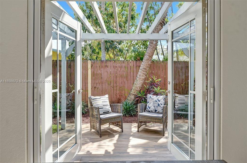 LAUDERDALE PARK 6-33 1/2 - Residential Lease