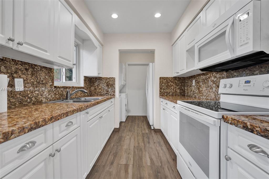 LAUDERDALE PARK 6-33 1/2 - Residential Lease