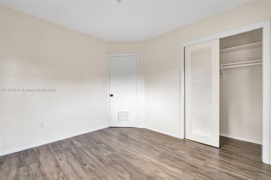 LAUDERDALE PARK 6-33 1/2 - Residential Lease