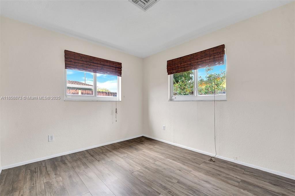 LAUDERDALE PARK 6-33 1/2 - Residential Lease