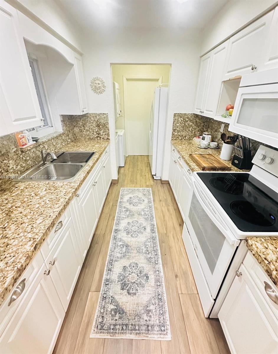 LAUDERDALE PARK 6-33 1/2 - Residential Lease