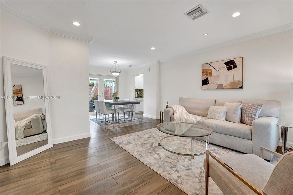 LAUDERDALE PARK 6-33 1/2 - Residential Lease