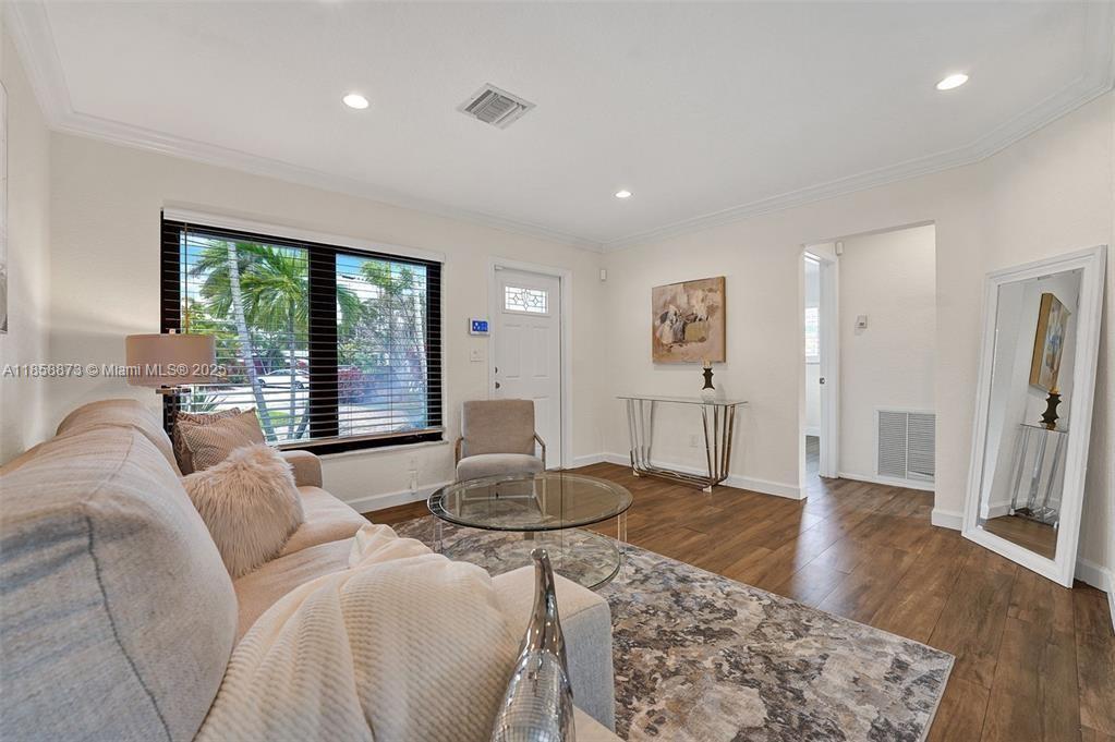 LAUDERDALE PARK 6-33 1/2 - Residential Lease