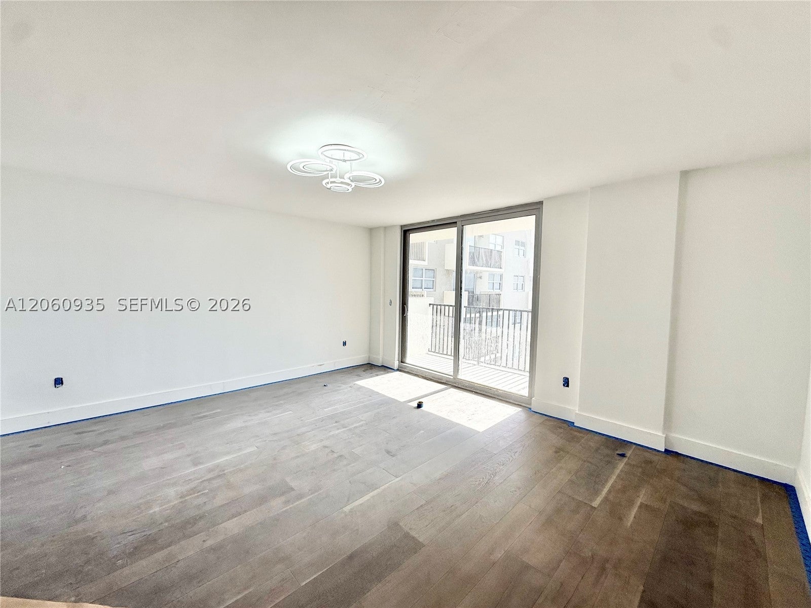 9273 Collins Ave 811