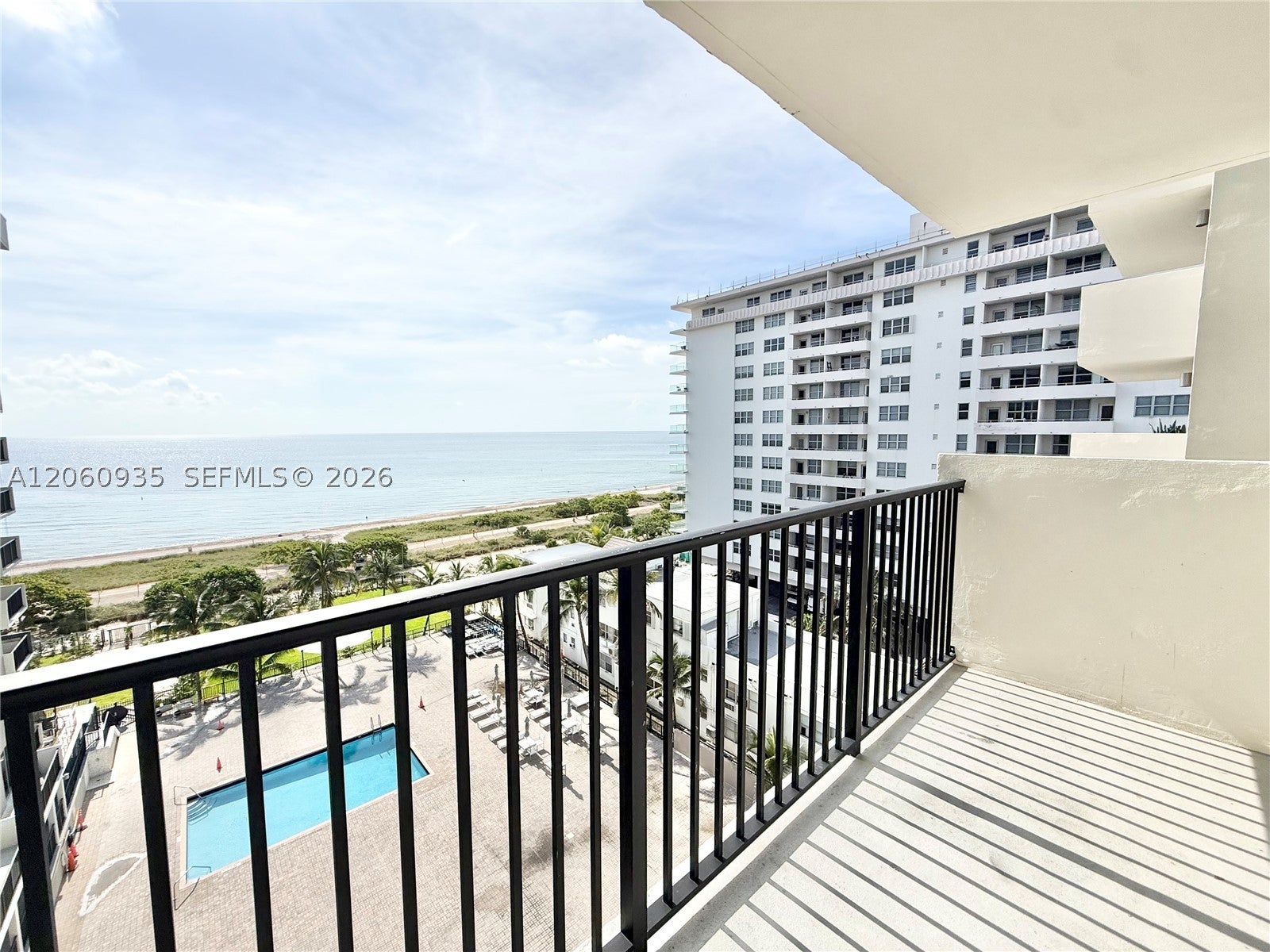 9273 Collins Ave 811
