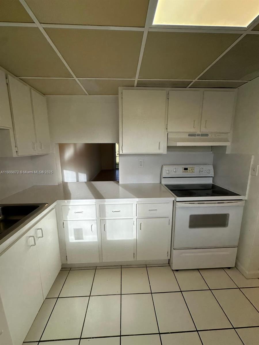 NEW WORLD CONDO APTS IV - Residential Lease