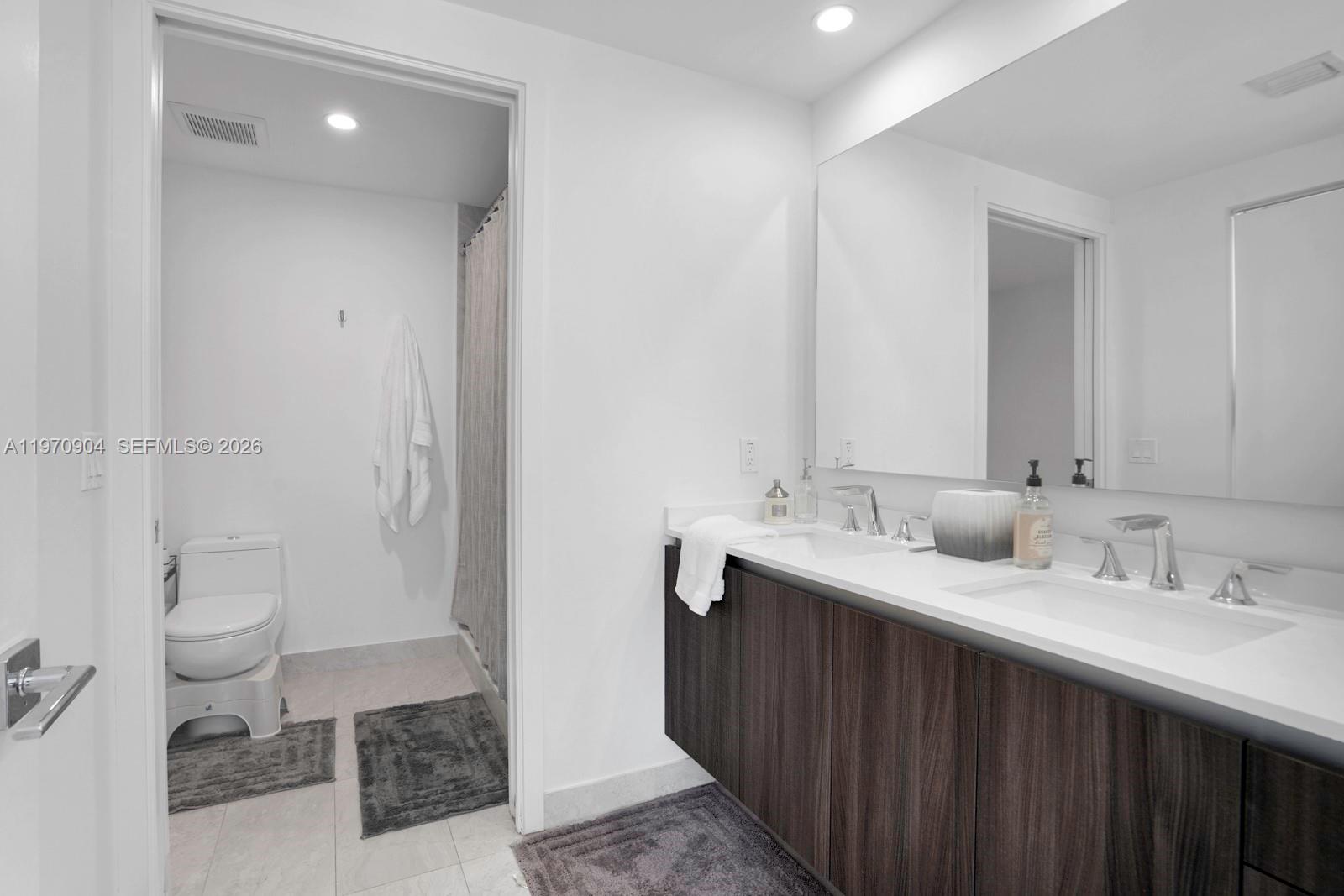 ARIA ON THE BAY CONDO - Residential Lease