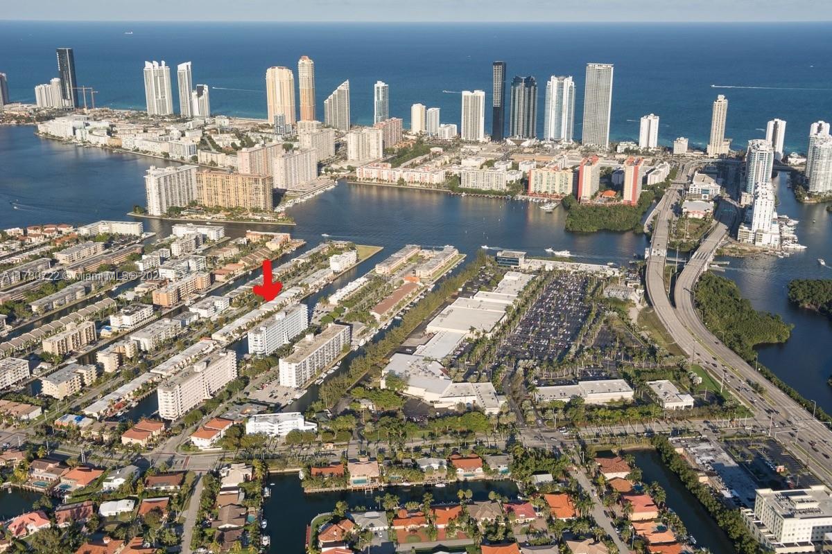 3703 Ne 166th St 709, North Miami Beach, Miami-Dade County, Florida - 1 Bedrooms  
2 Bathrooms - 