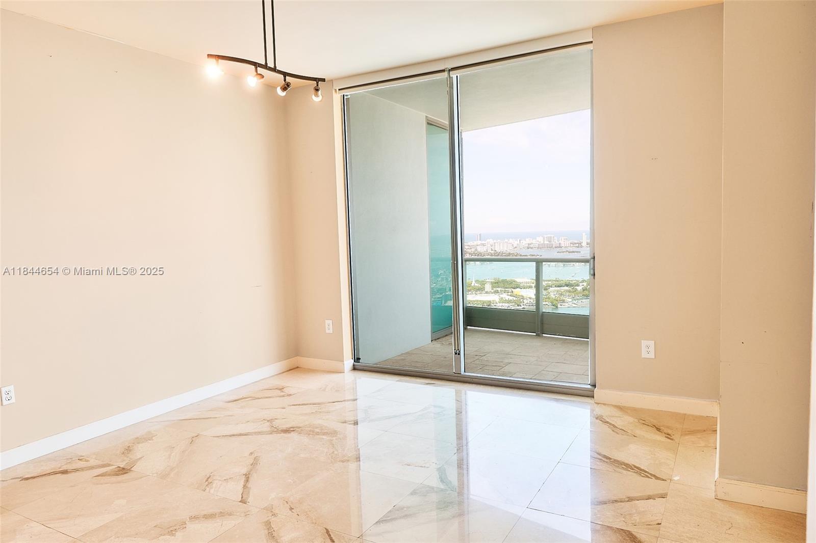 900 Biscayne Blvd 5601