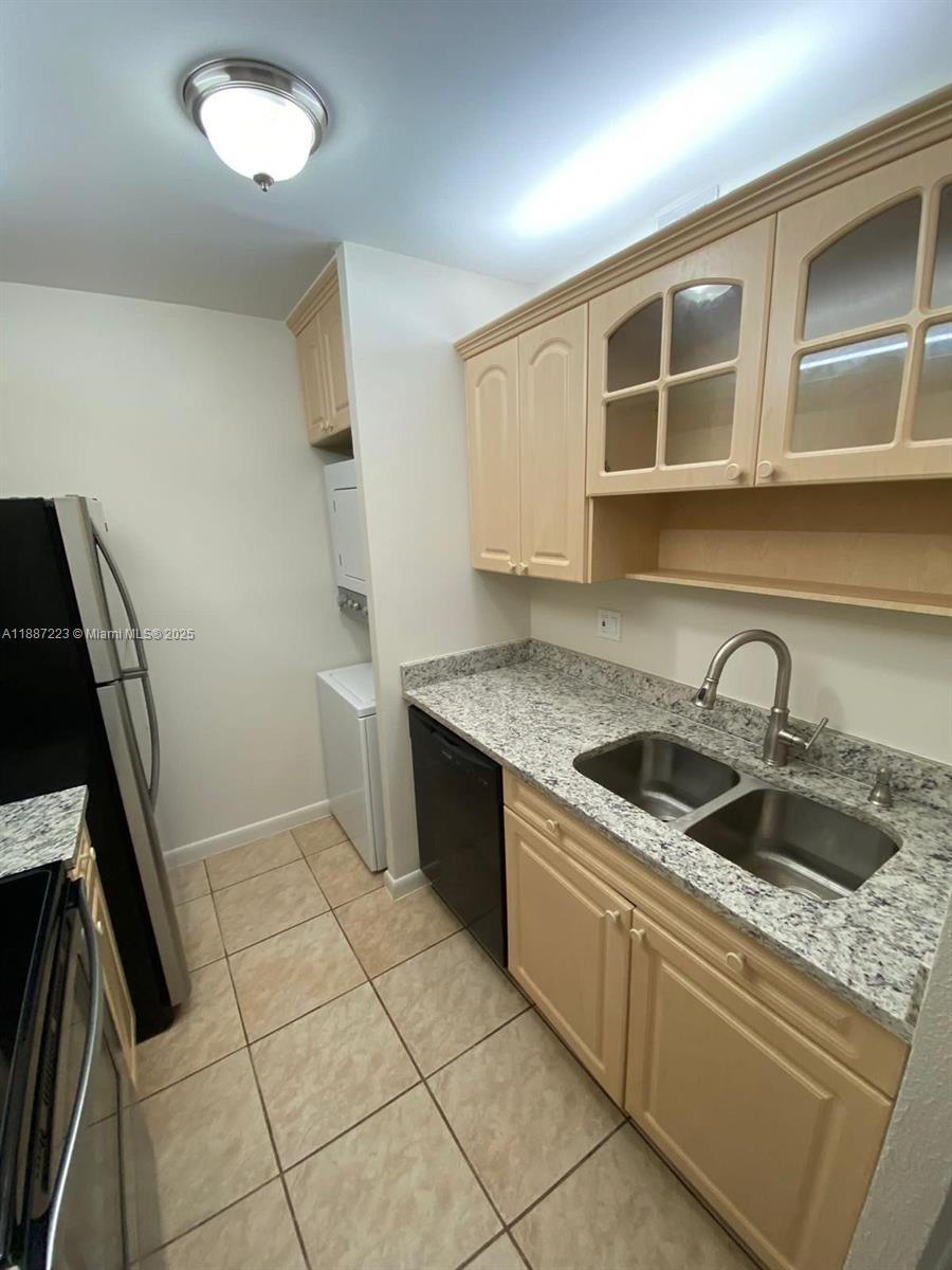 LAKEWOOD VILLAGE - Residential