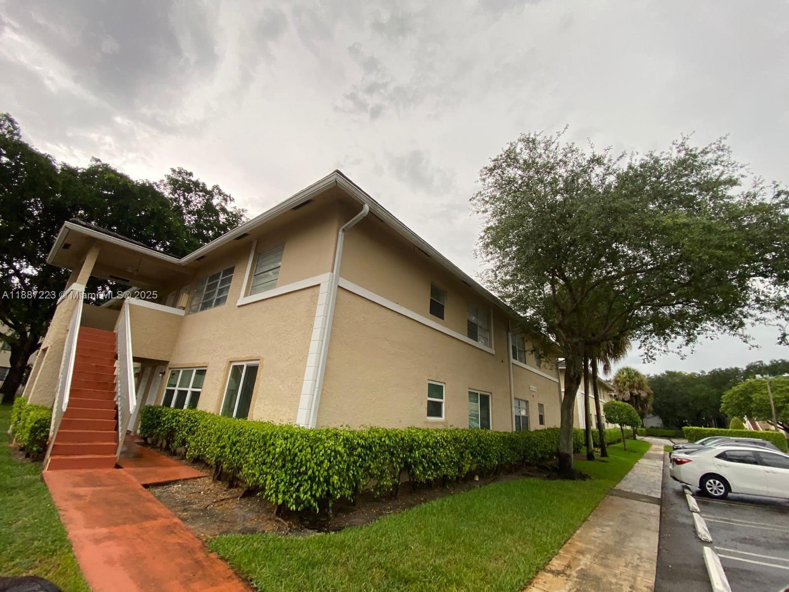 LAKEWOOD VILLAGE - Residential