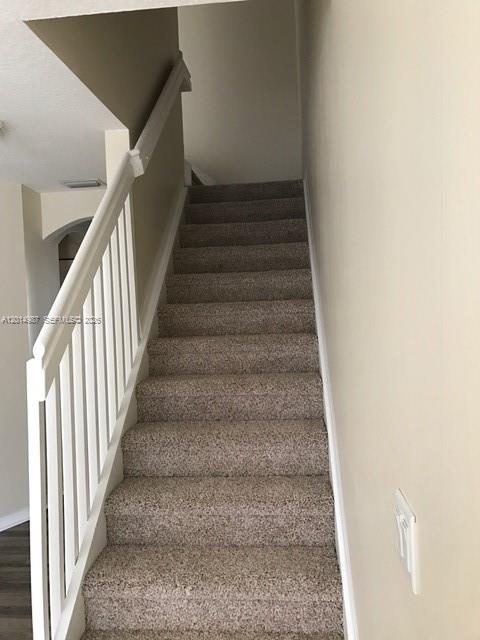 VILLAS AT HARBOR ISLES CO - Residential Lease