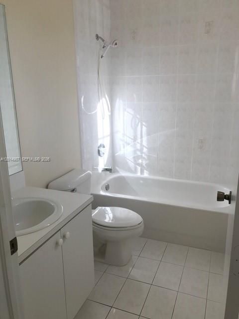 VILLAS AT HARBOR ISLES CO - Residential Lease